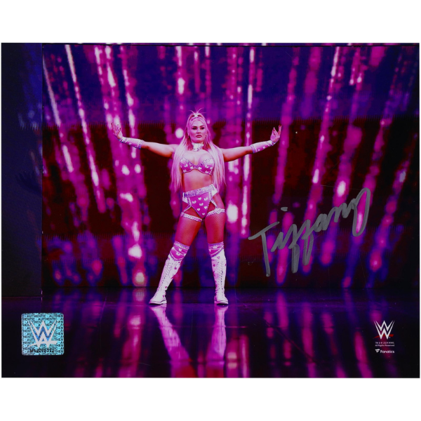 Tiffany Stratton WWE Autographed 8" x 10" Entrance Photograph